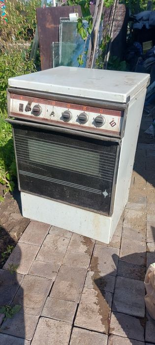 Продам газовую плиту