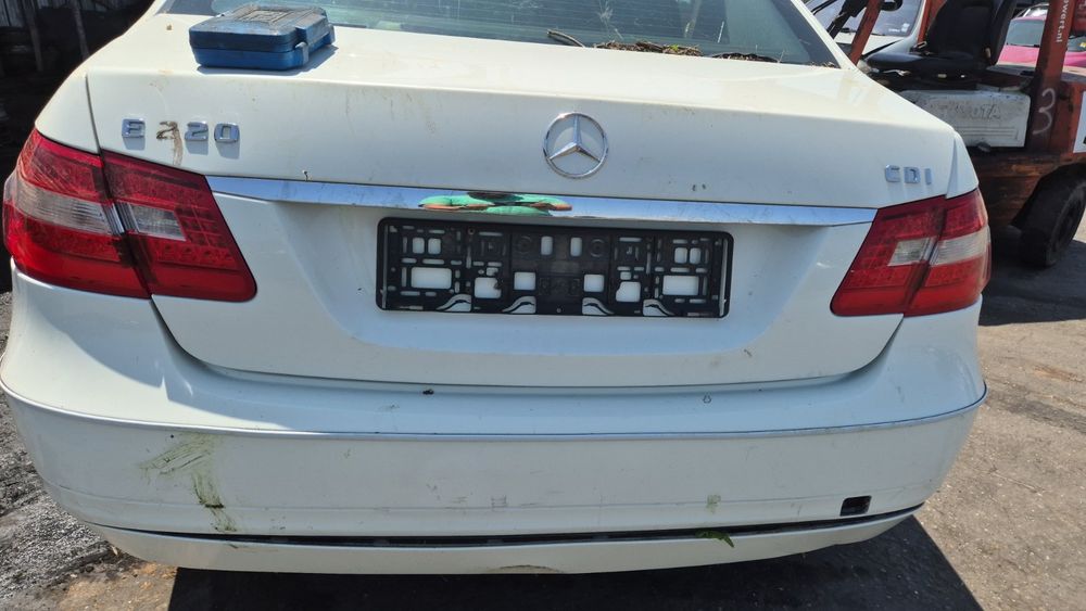 Продавам мерцедес е 220дизел 651 на части