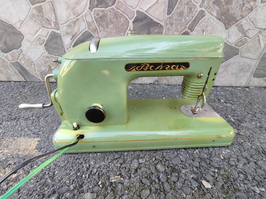 Mașină de cusut electrică Volga