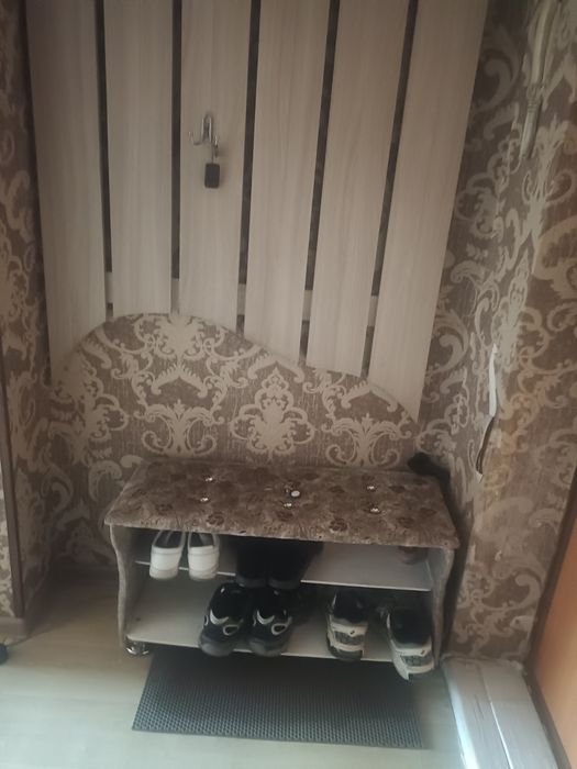 Продам вешалку и банкетку Б/У