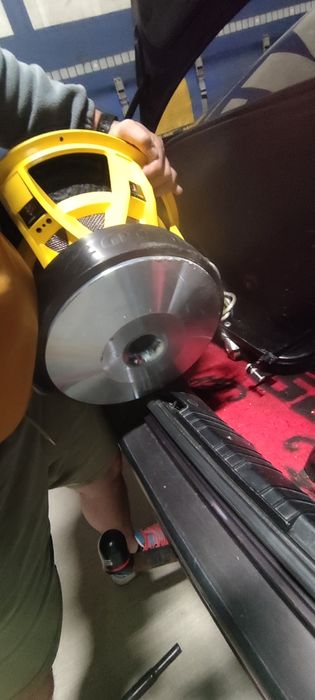 Subwoofer auto de mare putere 6000w 10000w putere cu membrana defectă, a căzut o scândură pe el. Difuzor și încă un subwoofer de 800-1000w perfect fun