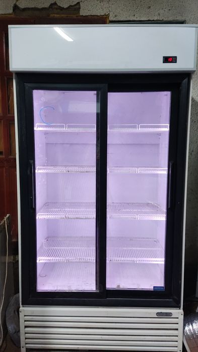 Витринный холодильник б/у