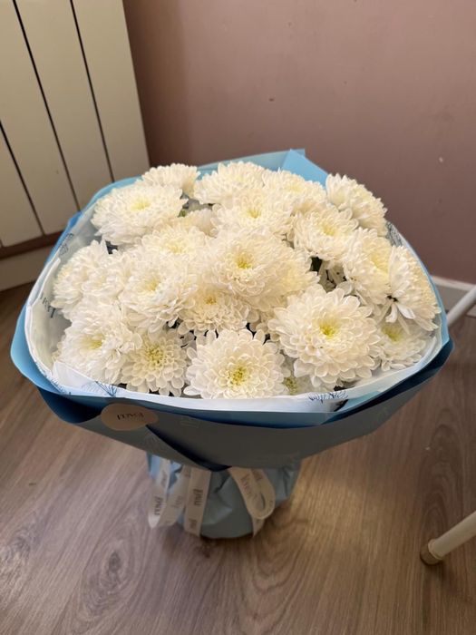 Цветы ,кустовые розы и хризонтема