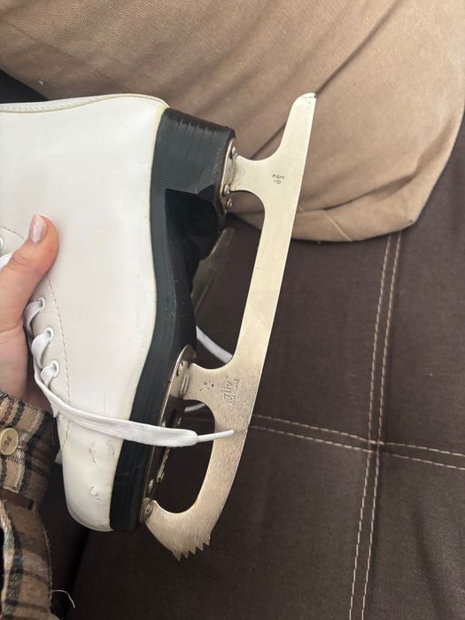 Фигурные коньки б/у в рабочем состоянии