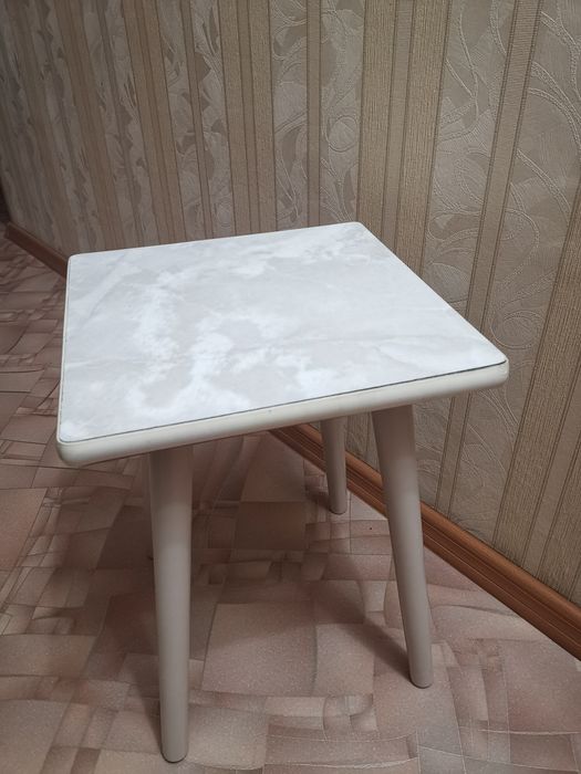 Табуретки 4 штуки. Продам.