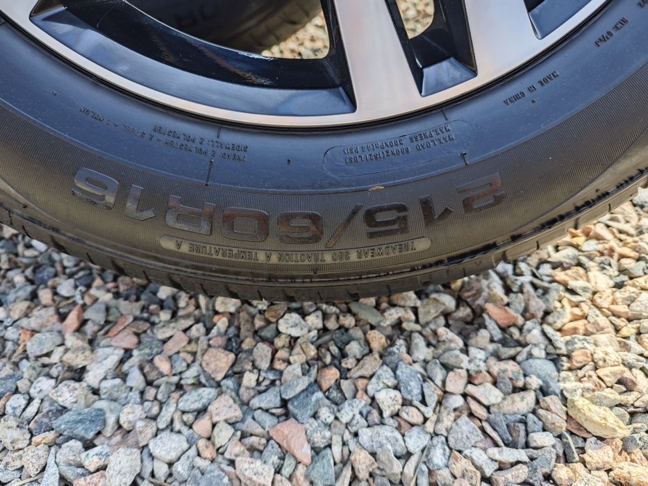 Продам диски с шинами R16 комплект