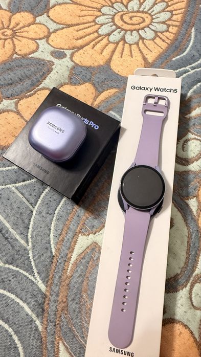 Часы и наушники Samsung