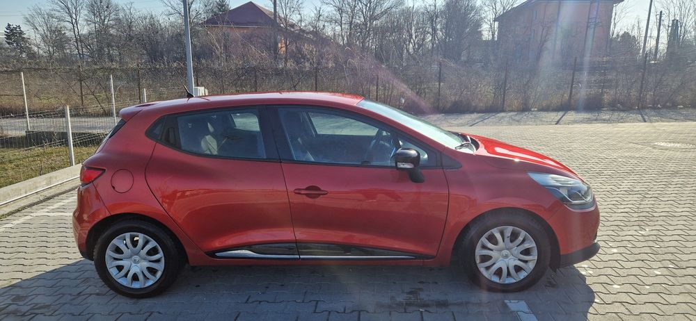 Vând Renault Clio