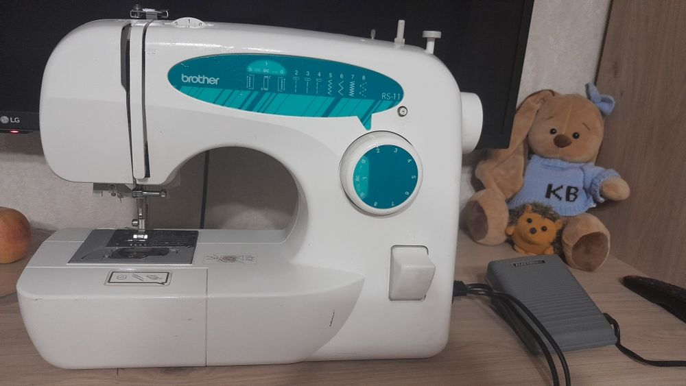 Продам швейную машинку