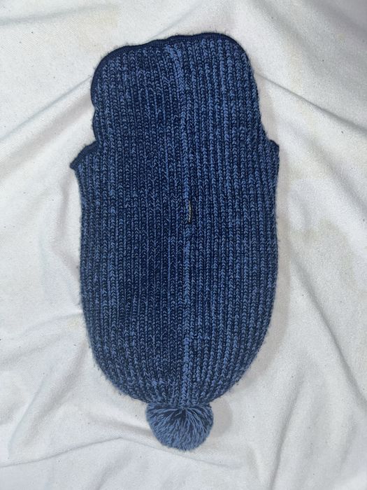 Зимняя шапка и варежки