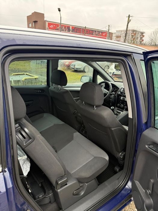 Vand Opel Zafira 1.6Benzina 7 locuri 2011 Euro 5