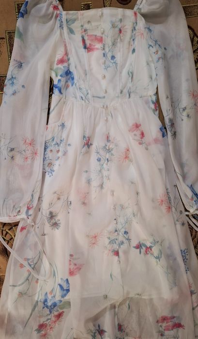 Новое белое платье размера S