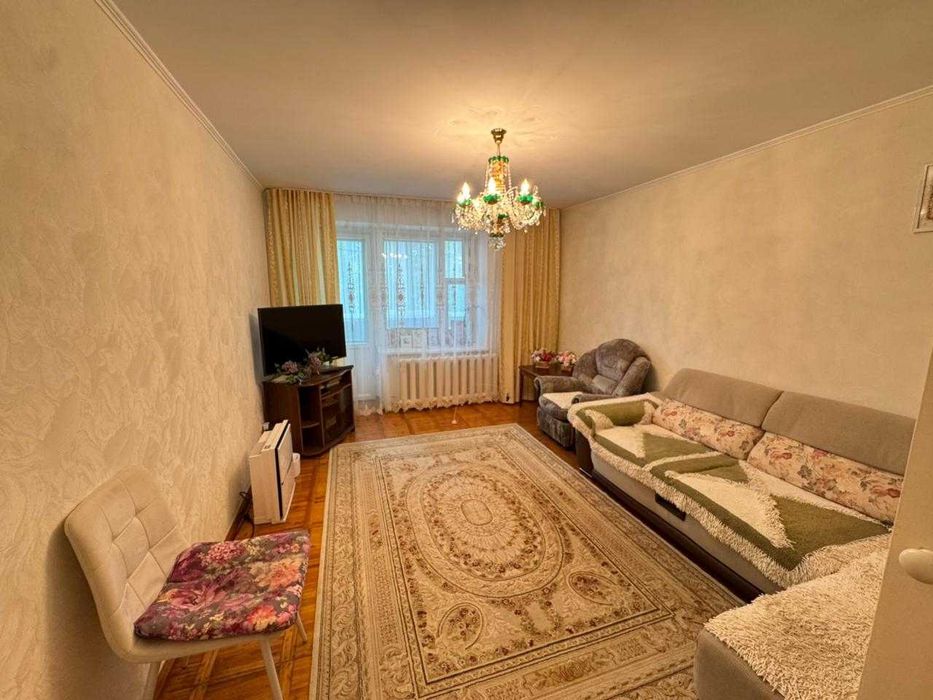 В продаже 3-ком квартира, кирпич 1991, в центре города, район 10 школы