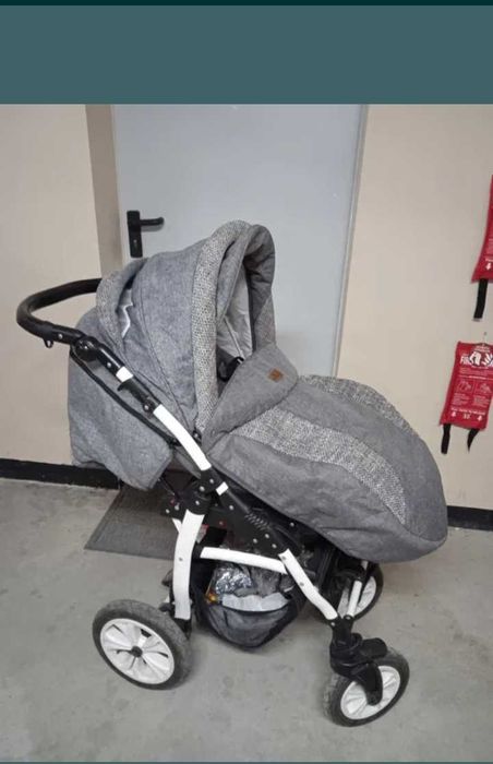 Бебешка количка Lorelli Mia 2 в 1 и кош за новородено и зимно чувалче