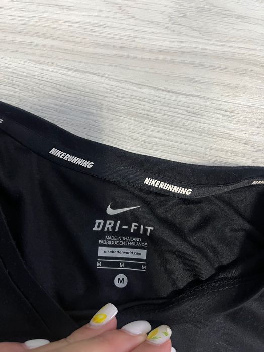 ⸻  3. Оригинална дамска тениска Nike Dri-FIT – Размер M – Отлично състояние