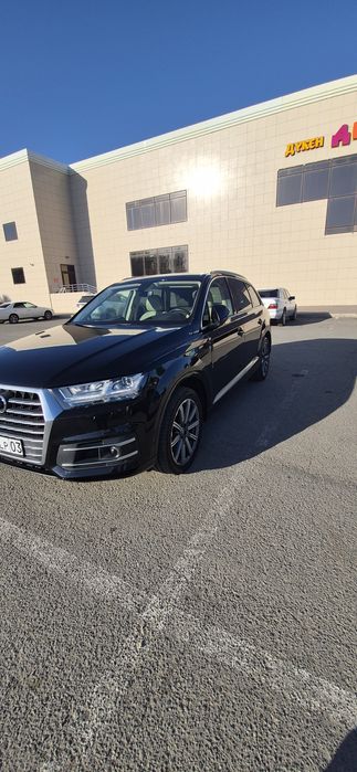 Продам Ауди (Audi Q7 4m)