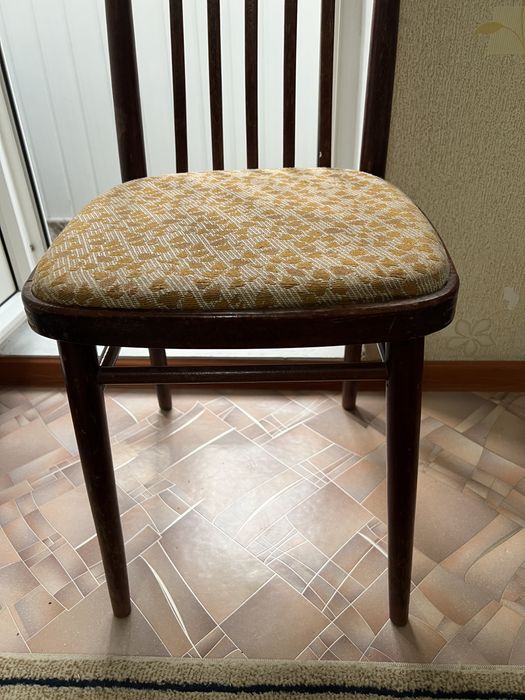 Стулья деревянные