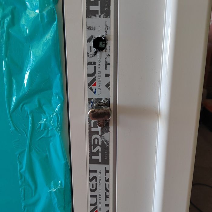 Продавам нова Al врата   
Тел. 0876779041