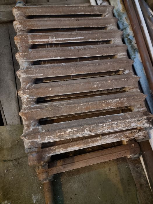 Батареи чугунные.