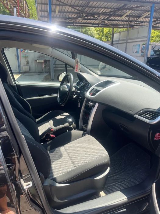 Продавам  Peugeot 207