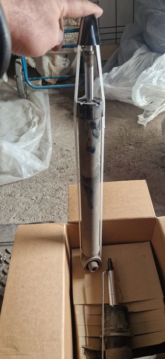 Оригинальные стойки амортизаторы 4шт