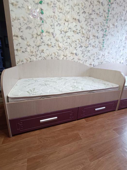 Кровать детская с матрацем