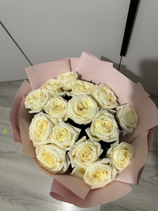 Красивые 15  Бело желтоватые  розы !