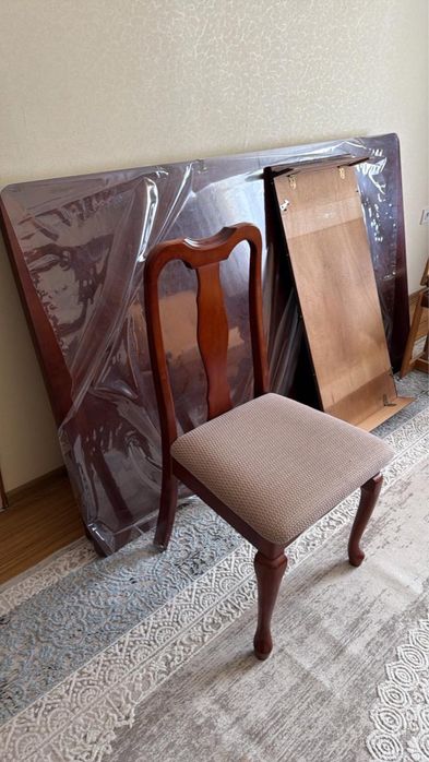 Диван, стол стулья