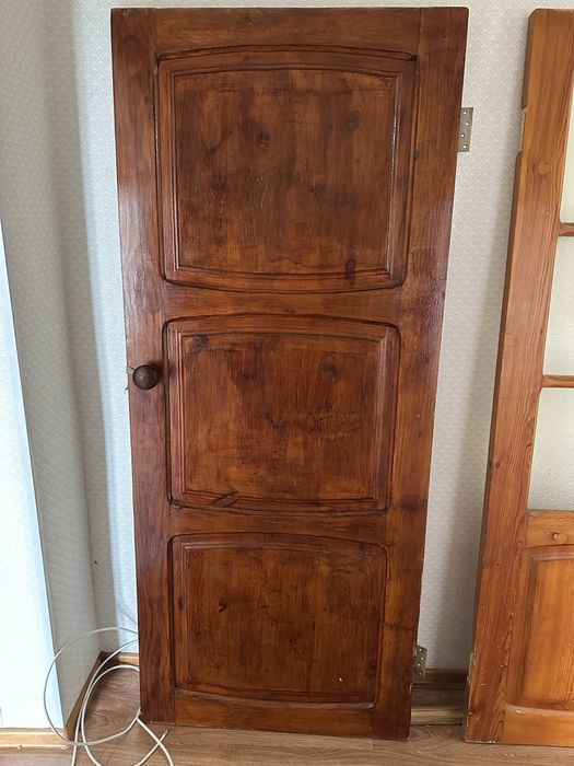 Продам двери деревянные