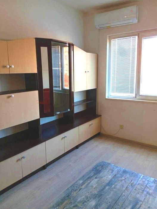 Дава се под наем Тристаен апартамент в София, Център - 75 кв.м за 698.19 € - Снимка #1