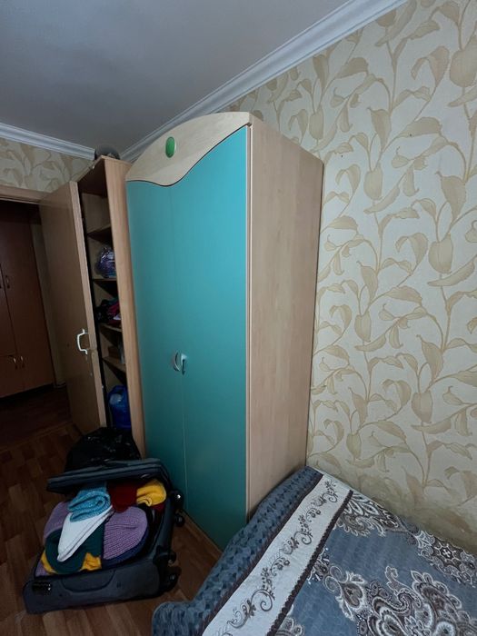 детский стол, шкаф, кровать