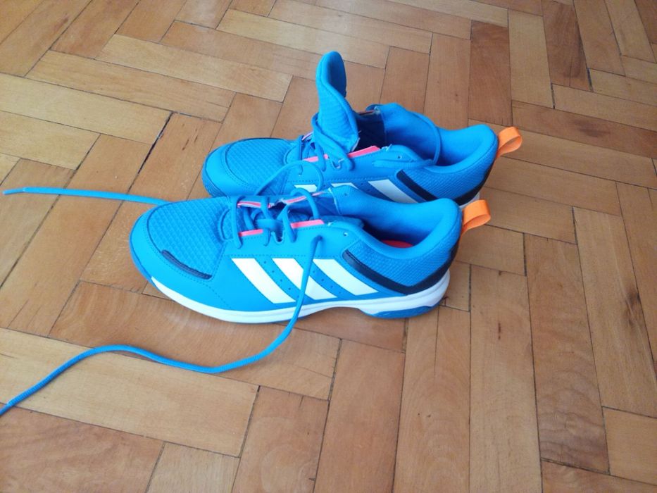 Маратонки адидас