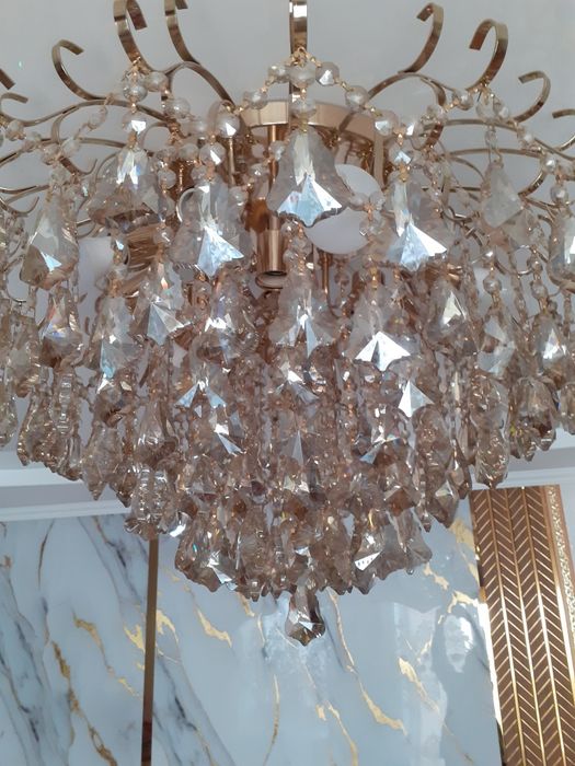 Хрустальная люстра