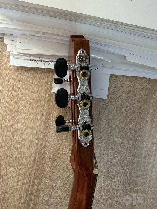 Gitara sotiladi qadimgi ispanskiy arginal gitara