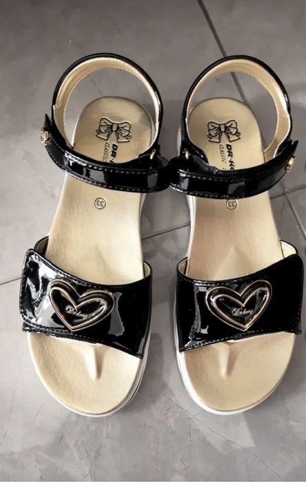 Сандалий для девочек новая