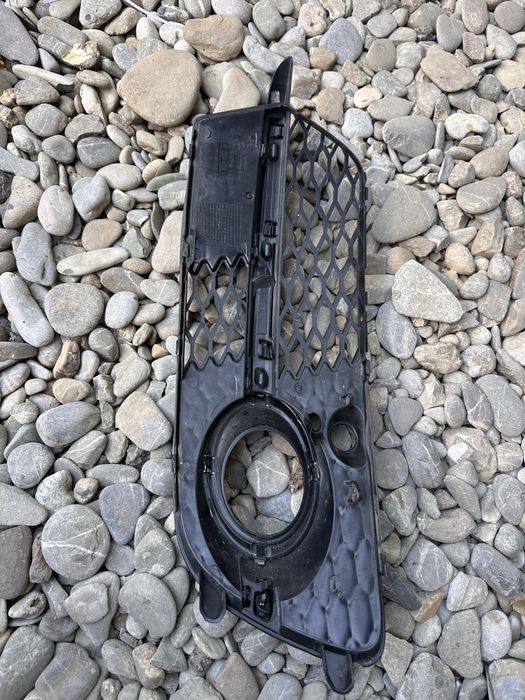 Grilă dreapta bară față audi q5.s linne.cod:8r0807681.s.