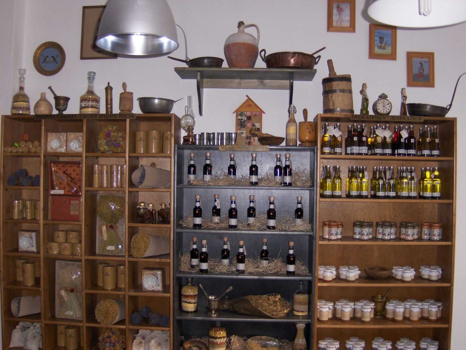 Продавам Маса и равтове