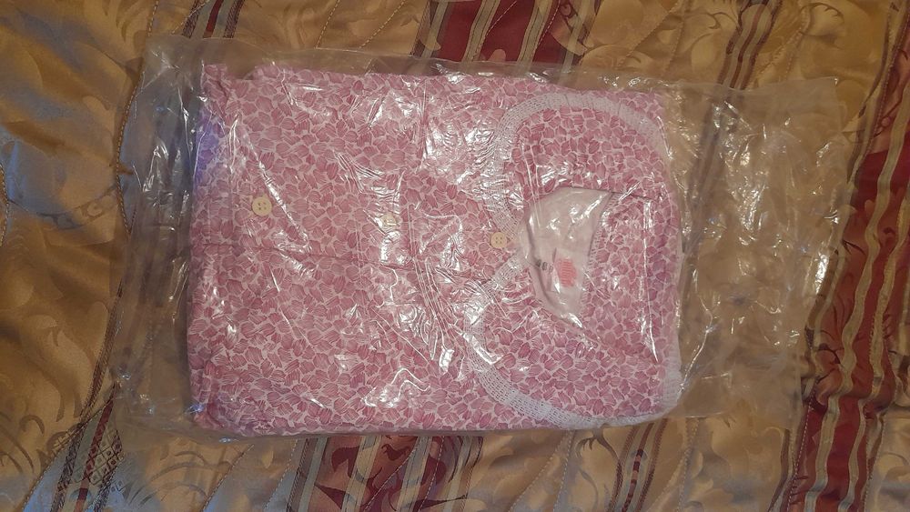 2 броя дамски нощници по 20 лв. брой