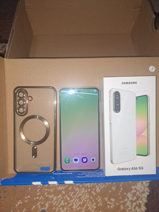 Samnsug galxi a56 5g nou vine cu toate acesorile si o pereche de casti.