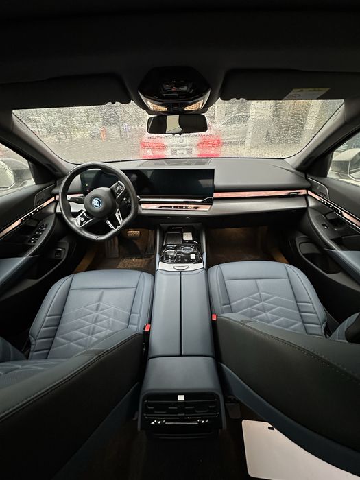BMW i5 35L eDrive 2024 с пробегом в раличии