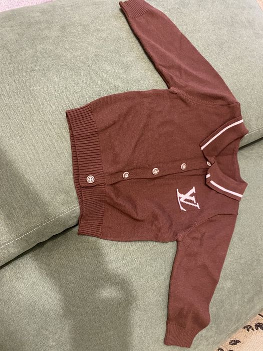 Продам костюм на девочку новый