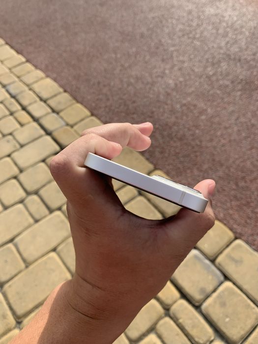 Iphone 13 в белом цвете 165 000 Айфон 13