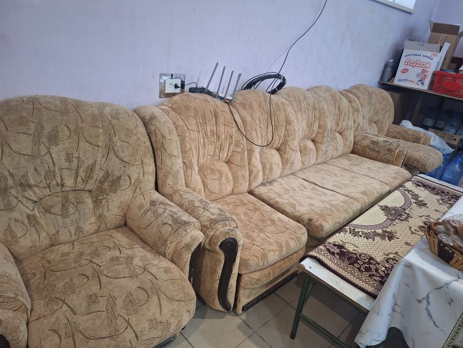 Продается диван и два кресла