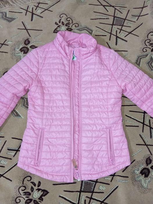 Продам куртки каждая по 2000т