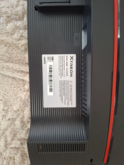 Продаётся   2 монитора Xtreon