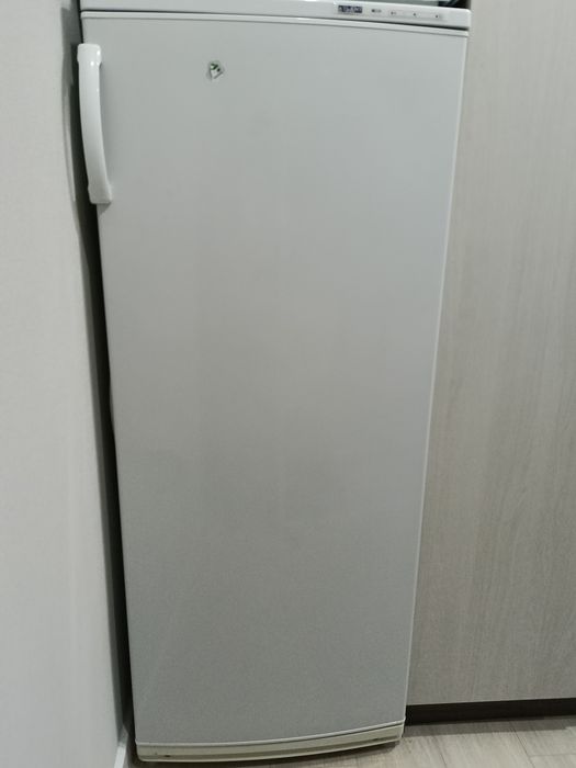 Продам морозильник Atlant