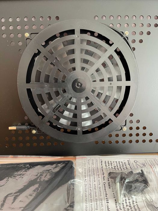 Нова масичка за лаптоп с поставка и охладителен вентилатор