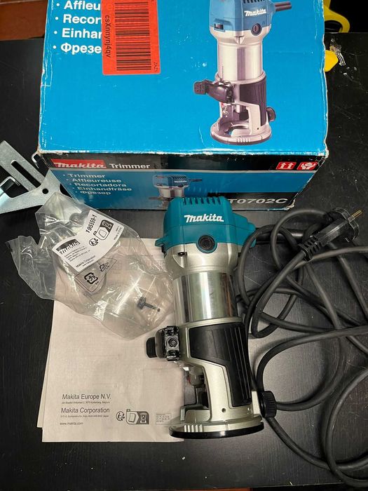 Freză cu viteză variabilă MAKITA RT0702C 710W Ø8 sau 6 mm