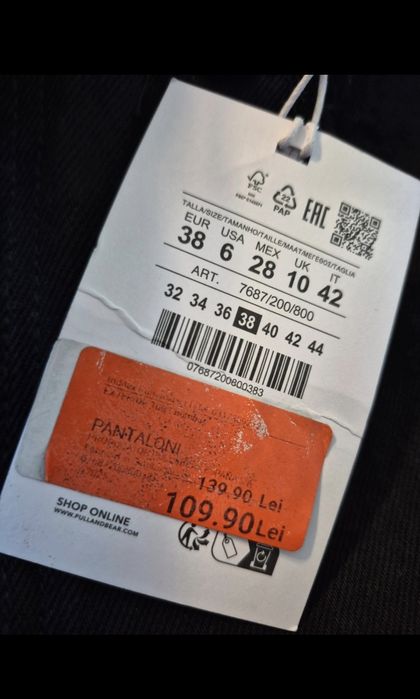 Blugi Mom Fit Negri Pull&Bear cu rupturi