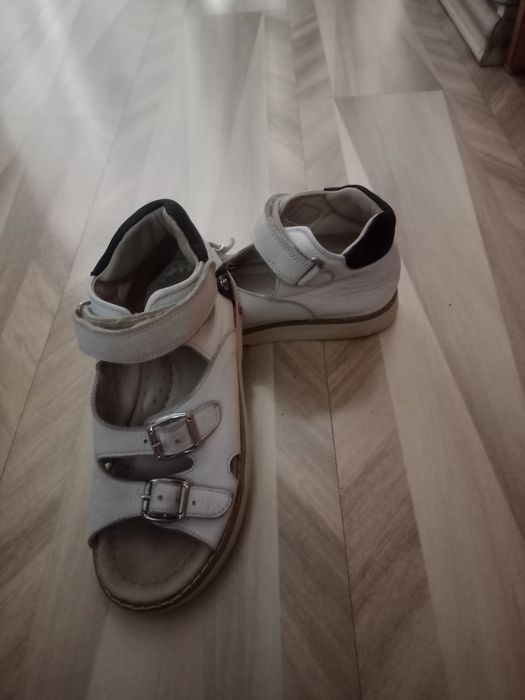 Продам обувь на девочку